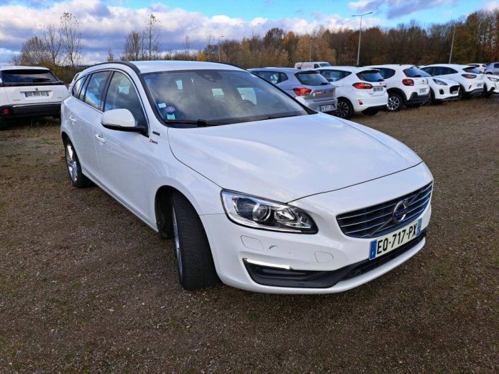 Volvo V60  D6 Twin Engine AWD Momentum Business Geartronic BLANC - 1