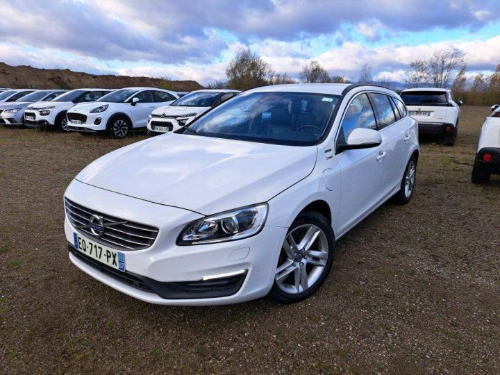 Volvo V60  D6 Twin Engine AWD Momentum Business Geartronic BLANC - 2