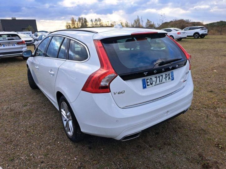 Volvo V60  D6 Twin Engine AWD Momentum Business Geartronic BLANC - 4