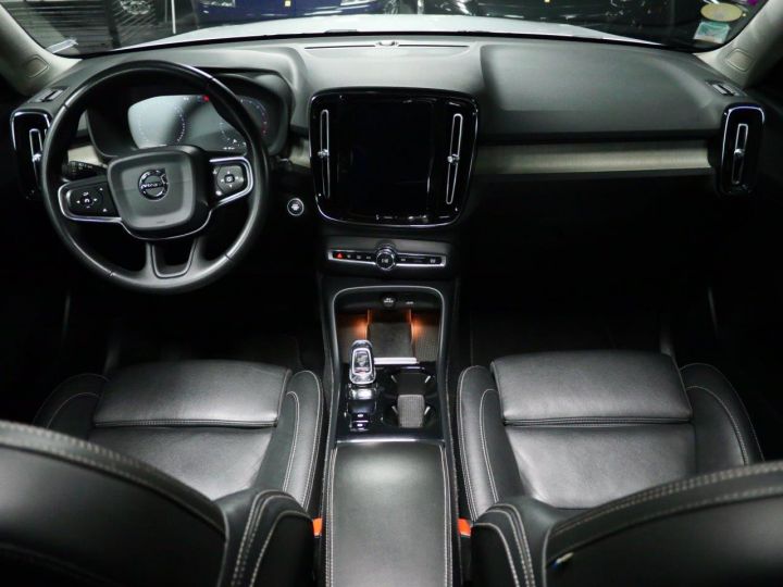 Volvo XC40 D4 AWD 190 CH INSCRIPTION LUXE GEATRONIC 8 Garantie 12 mois - 4 roues motrices - Garantie 12 mois Gris métallisé - 24