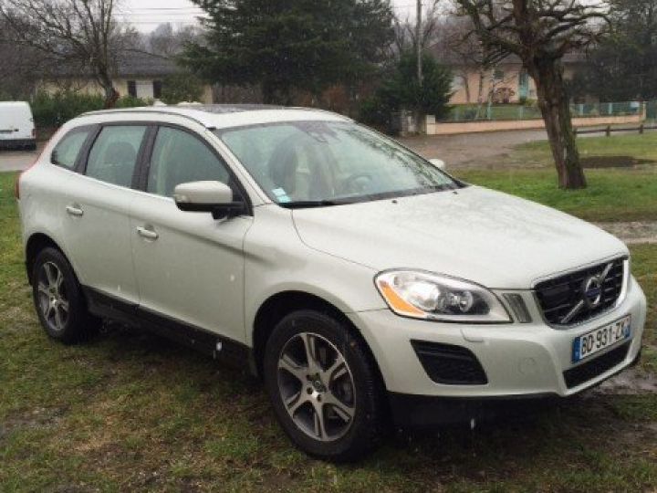 Volvo XC60 D5 205CH AWD XENIUM GEARTRONIC     Diesel BLANC GLACIER - 1