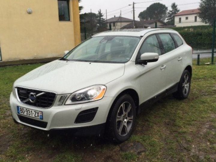 Volvo XC60 D5 205CH AWD XENIUM GEARTRONIC     Diesel BLANC GLACIER - 2