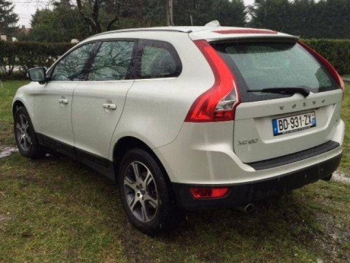 Volvo XC60 D5 205CH AWD XENIUM GEARTRONIC     Diesel BLANC GLACIER - 8