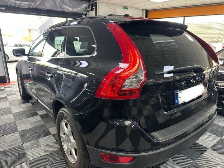 Volvo XC60 Momentum Geartronic A Noir - 3