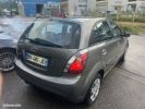 Kia Rio II 1.4 Ess 97 Motion Gris  - 3