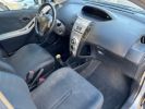 Toyota Yaris 1.0 VVTI 68 5P Gris  - 4