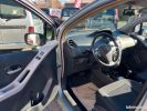 Toyota Yaris 1.3 Vvt-I 87Ch Luna Bva 5P Gris  - 2