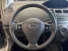 Toyota Yaris II 100 VVT-i Start&Stop Lounge 3p GRIS  - 9