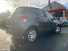 Toyota Yaris II phase 2 1.0 VVT-I 69 IN Gris  - 5