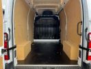 Utilitaire léger Renault Master Autre III FG F3500 L2H3 2.3 DCI 135CH GRAND CONFORT E6 20 990 € [{src:https:\/\/cdn.dealerk.fr\/dealer\/datafiles\/vehicle\/images\/800\/1224\/5XarxuIH0x  - 9