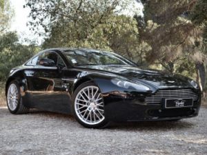 Aston Martin V8 Vantage MAGNIFIQUE ASTON MARTIN VANTAGE 4.7 V8 426ch BVS SPORTSHIFT ORIGINE FRANCE 2009 SEULEMENT 59000 KILOMETRES SUIVI AVEC CARNET + FACTURES GRAND ENTRETIE Occasion